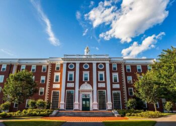 Administrata Trump kërcënon Harvardin me heqjen e patentave