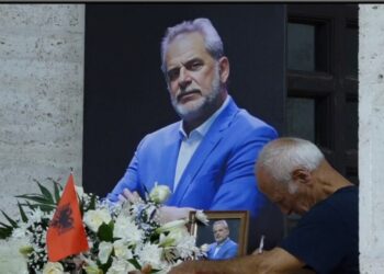 Lamtumirë Artur Zheji! Mbahen homazhet për gazetarin dhe publicistin e ndjerë