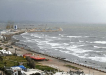 Alarm në Durrës nga moti i keq, Sako apel qytetarëve: Qëndroni në shtëpi!