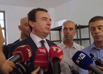 Kurti përplaset me veteranët e UÇK-së! Shkak, kërkesa për shkarkimin e Dimal Bashës-