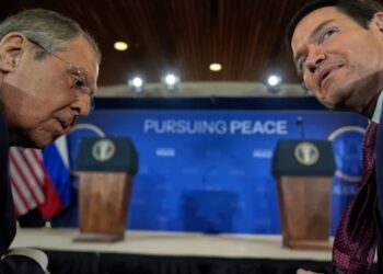 Kush ishin delegacionet në Alaska, poetë, studentë Harvardi dhe thyes sanksionesh përballë besnikëve të Trump