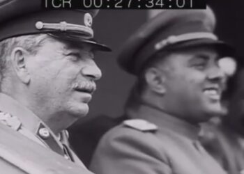Historia e shpatës që Enver Hoxha ia dhuroi Stalinit!