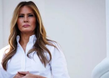 Zbulohen prapaskenat e takimit/ Fëmijët e rrëmbyer në Ukrainë, Donald Trump i dorëzon Putinit letrën e Melanias