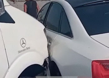 Aksident në autostradën Levan–Tepelenë, mikrobusi përplas ‘Audin’ me 3 turistë francezë