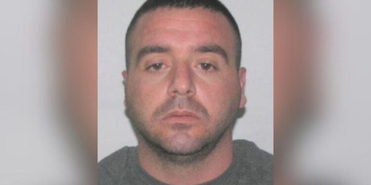 Në kërkim prej muajsh për vrasjen e Bejtjes, kush e strehonte Flodian Plakun?! Policia shoqëron shtatë persona