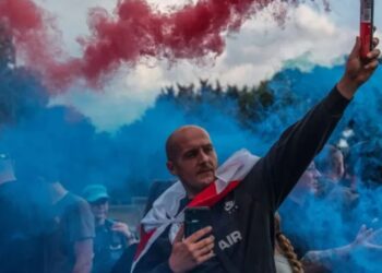 “Nuk ndihesh më i sigurt”/ Britanikët protestojnë kundër strehimit të azilkërkuesve në hotele, tensione të ashpra në Britani