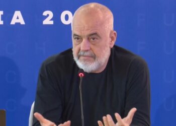 Zjarret në vend, Rama: Kriminelët do të dorëzohen para drejtësisë, meritojnë ndëshkime maksimale