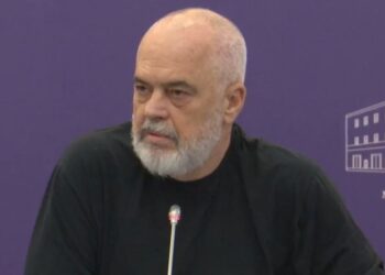 Shpëtoi 3 të aksidentuarit në Fier, Rama: Mes Policisë së Shtetit ka edhe heronj, Klajdi Mustaj shembulli i forcës!