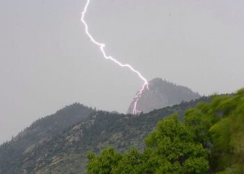 Goditet nga rrufeja në Pogradec, humb jetën 47-vjeçari, ngordhin edhe 20 bagëti