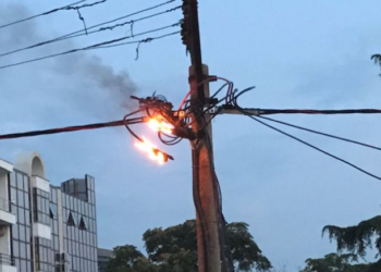Tentoi të rregullonte një defekt elektrik, humb jetën 51-vjeçari në Kamëz
