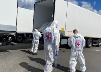 Rusia dhe Ukraina shkëmbejnë trupat e ushtarëve të vrarë, Kievi mori 1 000, Moska 19