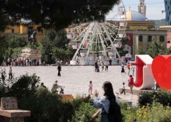 Shqipëria, jo vetëm destinacion turistik, por edhe punësimi! Mbi 10 mijë shtetas kërkuan leje qëndrimi në 7 muaj
