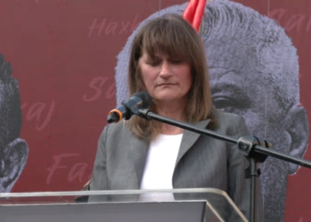 Edhe ish-hetuesja e Hagës në protestë: Keni vite që prisni, drejtësia e vonuar është drejtësi e mohuar