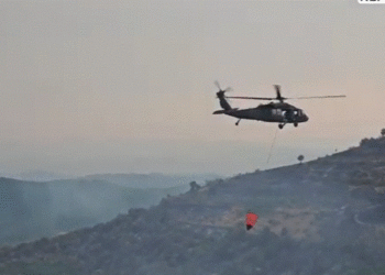 Shuhet zjarri në fshatin Velçan, kalon rreziku për shtëpitë dhe banorët, 2 helikopterë në aksion