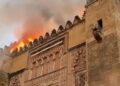 U përfshi nga flakët, zjarrfikësit shpëtojnë xhaminë historike të kthyer në katedrale në Kordoba të Spanjës