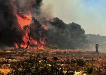 KOMENT / Evropa po përvëlohet dhe po lufton me zjarret