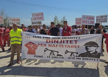 Paralajmërojnë përshkallëzim, naftëtarët në protestë për pagat dhe statusin