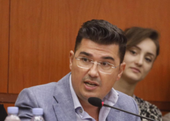“Shkarkimi i Veliajt, i gabuar”, Topollaj: Bëhet për nevoja të Ramës, duan ta eleminojnë politikisht