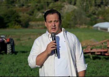 Nënkryetari i Bashkisë Tiranë Sulaj me fermerët në Baldushk: Bëhuni pjesë e projekteve dhe eksportoni produktet tuaja