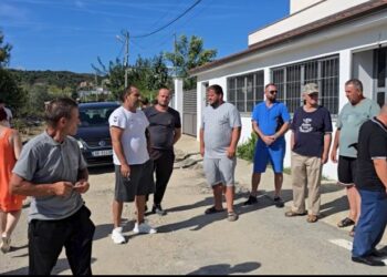 Durrës/ Rruga e re pa trotuare, banorët e Spitallës në protestë: Do prishim avllitë vetëm..