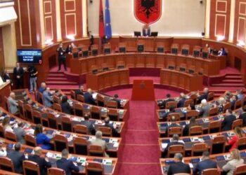 Struktura e re e komisioneve, deputetët e opozitës: Po shkelni Kushtetutën, tërhiquni!