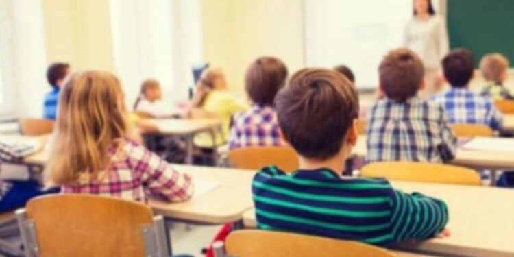 Ja çfarë përfshin programi qeverisës për arsimin/ Paga mesatare e mësuesve 1250 euro, integrim të AI dhe..