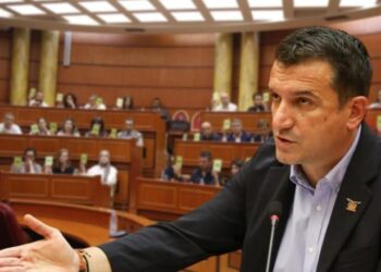 Këshilli Bashkiak propozon shkarkimin e Veliajt me 50 vota pro, vendimi në tryezën e Ramës! Anëtarët që nuk morën pjesë në votim (EMRAT)