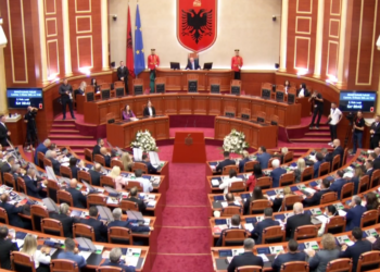 Pse sot në Kuvend u betuan 138 deputetë?