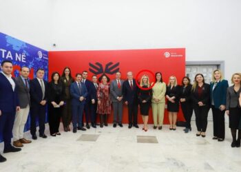 U emërua në krye të QSUT, Paparizo u prit në zyrë nga Sali Berisha