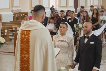 E mahnitshme, çifti vjen nga Australia për t’u martuar në Shkodër