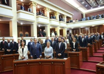 LIVE / Legjislatura e XI, betohen 138 deputetët, votohet kryetari i ri i Kuvendit, Niko Peleshi
