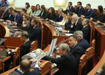 Qeveri e re, opozitë e vjetër