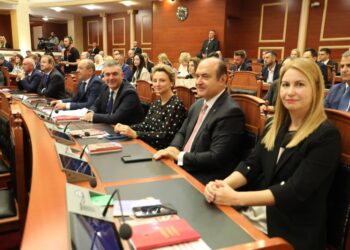 Tre demokrate kalojnë tek PL, ja deputetet që Berisha i dha Metës për të formuar Grupin
