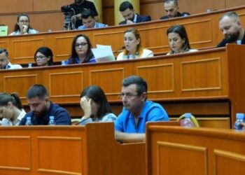 Mbledhja për shkarkimin e Veliajt, kush janë tre këshilltarët socialistë që mungojnë