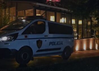 EMRAT / Zbardhet konflikti me thika në Korçë, 10 të arrestuar dhe një në kërkim