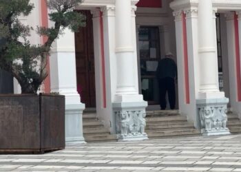 Heshtje në Bashkinë e Vlorës një ditë pas dorëheqjes së Dredhës