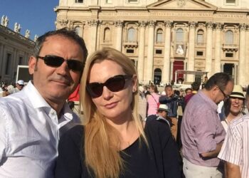 Doda braktisi PD-në në Kuvend, Enkel Demi: Ka ca njerëz që nuk dinë të futen në rresht
