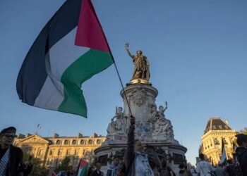 Kryetarë komunash në Francë do ta vendosin flamurin palestinez, duke shpërfillur urdhrin e Qeverisë