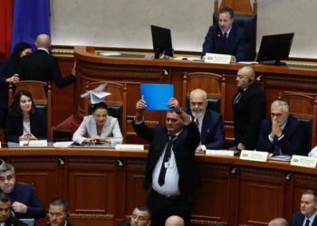 Konstituimi i komisioneve, Peleshi takohet me krerët e grupeve parlamentare të opozitës