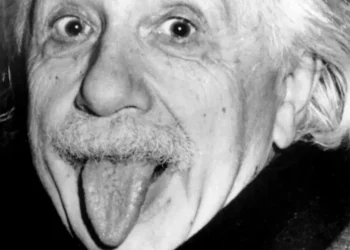 “Gjithmonë e kam konsideruar veten budalla”, një libër i ri zbulon bisedat intime të Albert Einsteinit