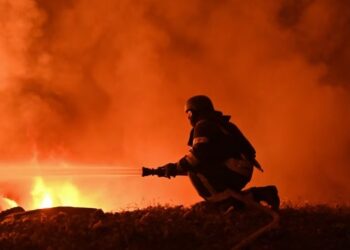 Sulmet ruse lënë Harkivin në terr, Ukraina bombardon një rafineri në Rusi