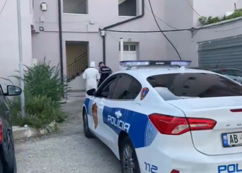 Gjendet një person i vdekur brenda banesës në Lushnjë, detajet e para