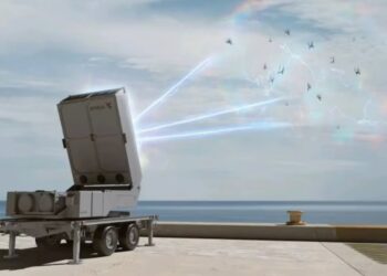 Rivaliteti Kinë-SHBA për armën që mund të rrëzojë deri në 50 dronë në minutë