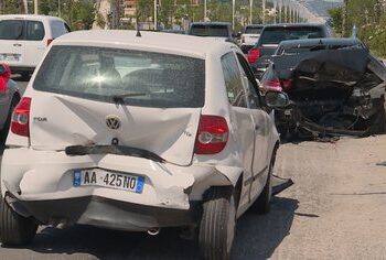 “Përgjaken” rrugët në verë/ Më pak aksidente më shumë viktima, të rinjtë ndër shkaktarët kryesorë
