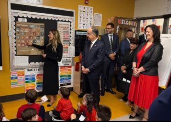 Nis programin dygjuhësh anglisht-shqip në një shkollë në New York/ Begaj: Urë lidhëse mes kulturash dhe kombesh