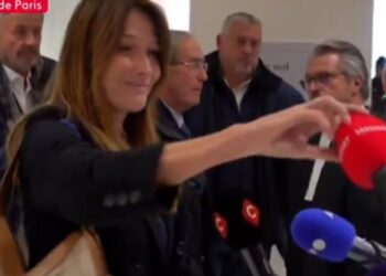 Sarkozy u dënua me 5 vite burg/ Carla Brunin si mban nervat sulmon mikrofonin e medias (VIDEO)