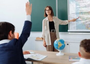 418 mësues të trajnuar dhe mijëra bursa, si po mbështeten fëmijët me aftësi të kufizuara në shkolla