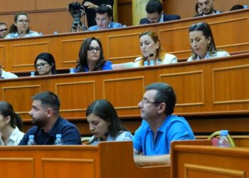 VIDEO! Shkarkim i i Veliajt si kryetar Bashkie, nis mbledhja e Këshillit Bashkiak