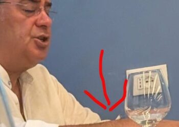 Foto me cigare në ambient të mbyllur, ministrja Albana Koçiu shkarkon zv.ministrin nga detyra