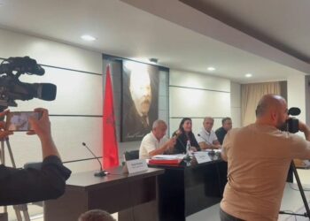 Vlorë/ Debate në Këshillin Bashkiak, kalimi i stafetës tek Ervis Halili ngre të djathtët në këmbë